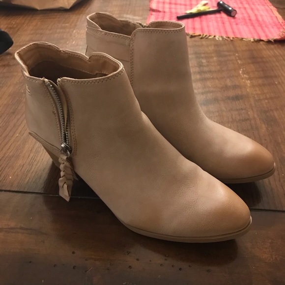 Tan leather Booties 👢 - Picture 1 of 4
